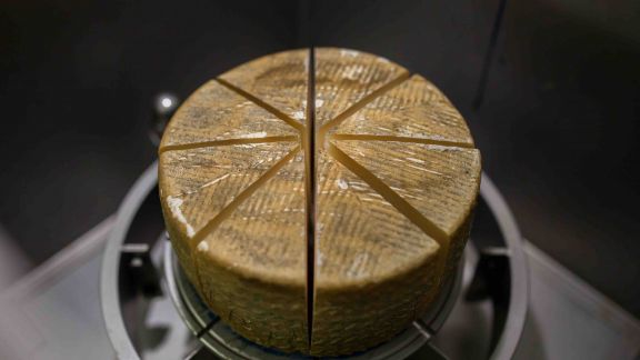 Corte de precisión para los diferentes formatos de nuestros quesos